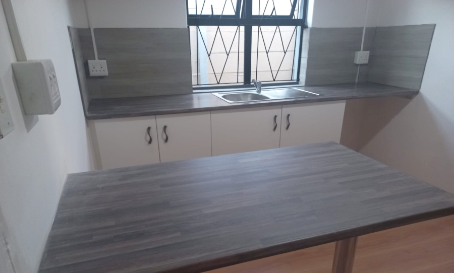 To Let 1 Bedroom Property for Rent in Wetton Western Cape